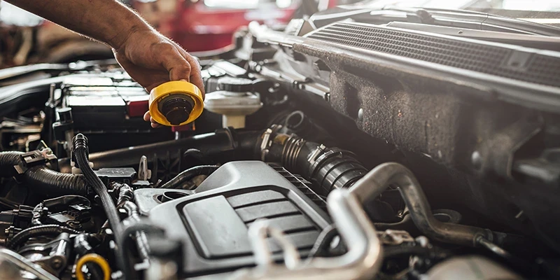 Pemeriksaan oli gardan/transmisi truk berat cegah kerusakan differential